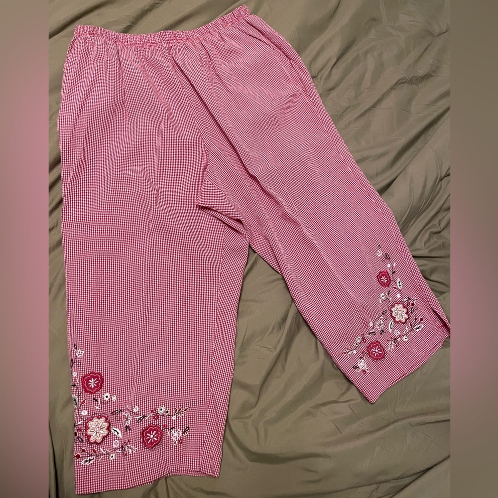 Koret City Blues Wide Leg Red Plaid 20W Pants White and Red Embroidered florals